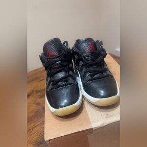 Air Jordan Retro 11 Low. size 1.5Y